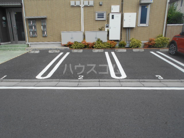 18/27 駐車場