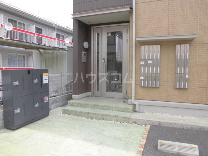 21/30 エントランス