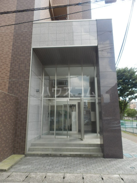 15/23 エントランス