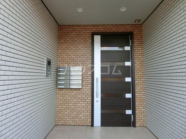 13/17 エントランス