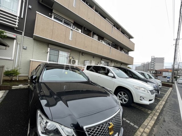 27/30 駐車場