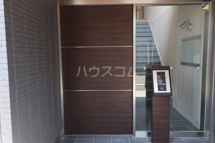 26/30 エントランス