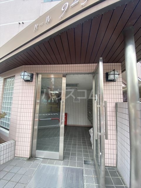 23/29 エントランス