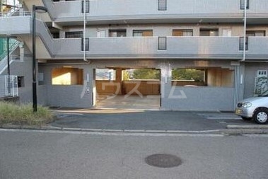 22/25 エントランス