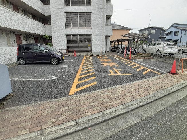20/29 駐車場