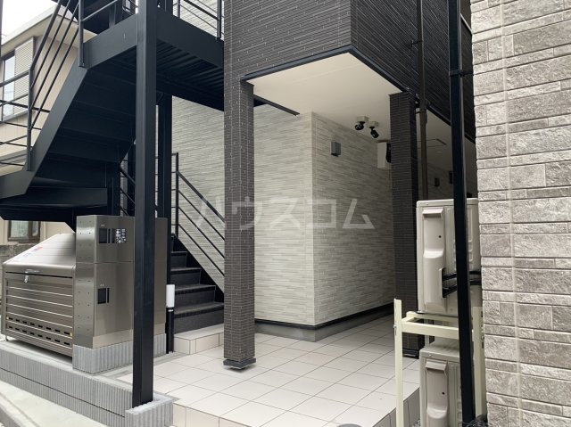 28/30 エントランス