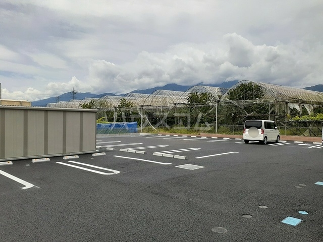 14/20 駐車場