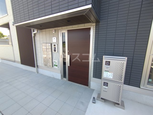 22/23 エントランス