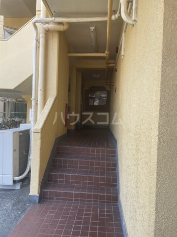 23/30 エントランス