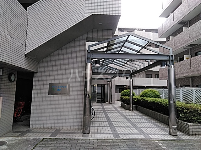 21/30 エントランス