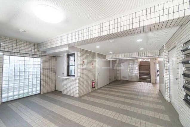 19/20 エントランス