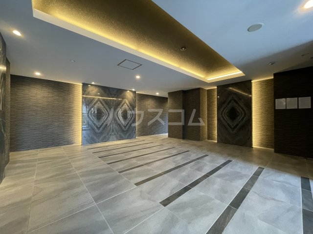 23/30 エントランス