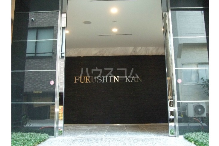 18/26 エントランス