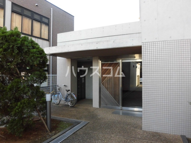 24/30 エントランス