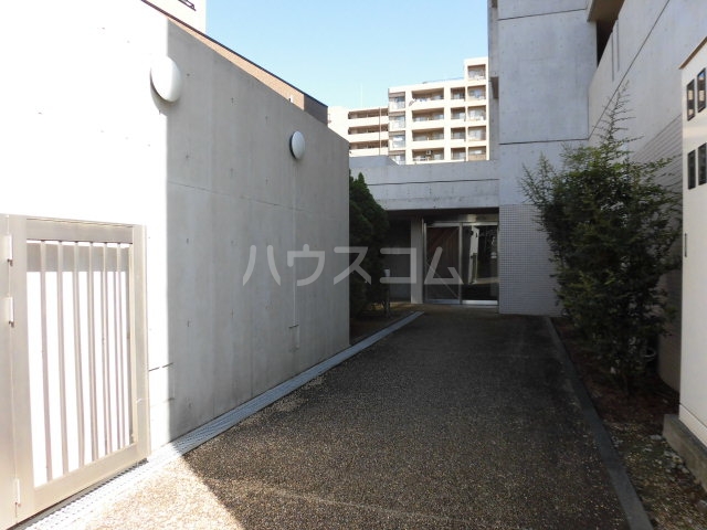 25/30 エントランス