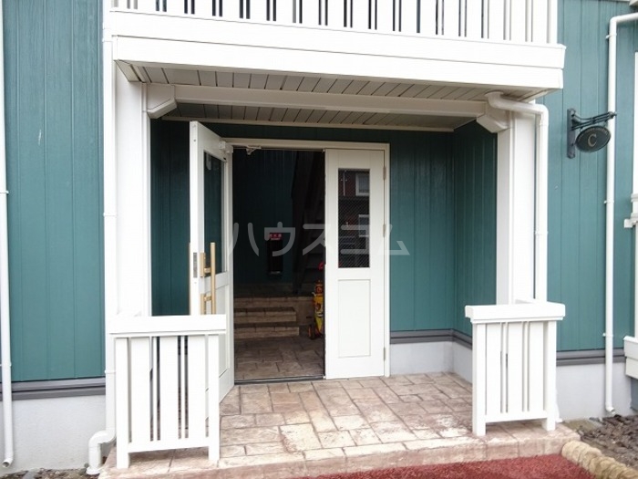 18/22 エントランス