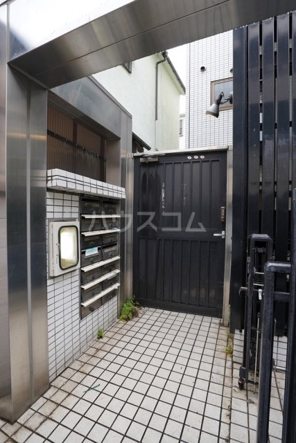 28/30 エントランス