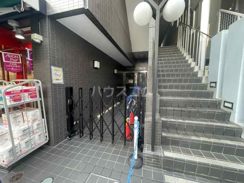 21/23 エントランス