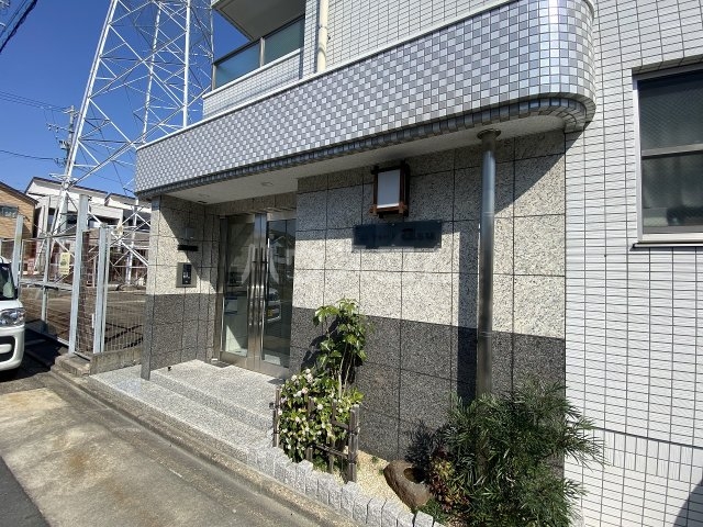 22/28 エントランス