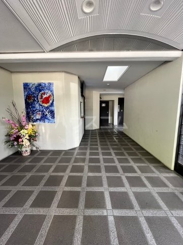 23/30 エントランス