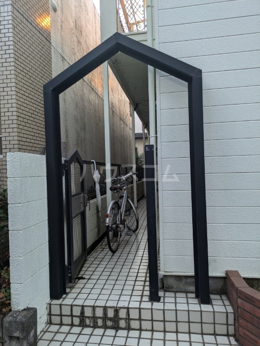 13/14 エントランス