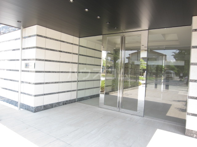 21/30 エントランス