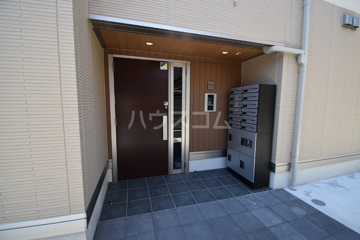 21/30 エントランス