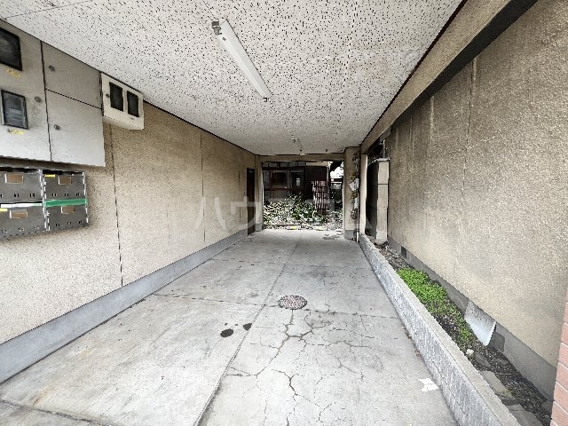 24/30 エントランス