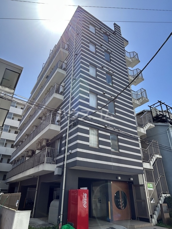 18/23 エントランス