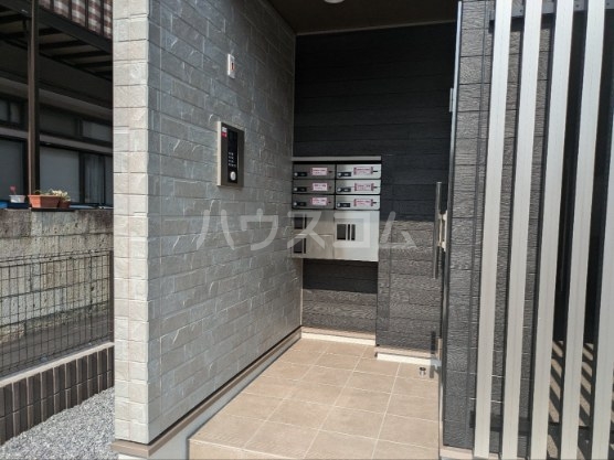 16/23 エントランス