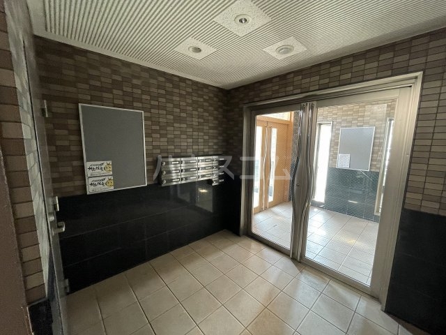 26/30 エントランス