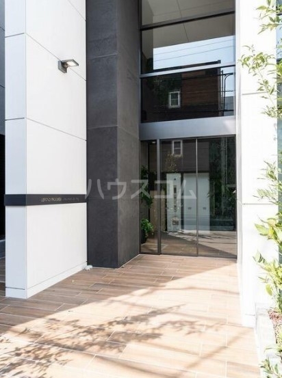 16/19 エントランス