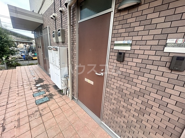 28/30 エントランス