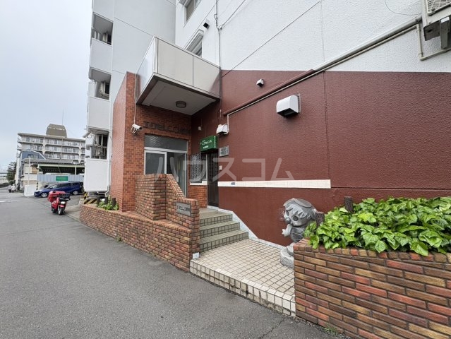 26/29 エントランス