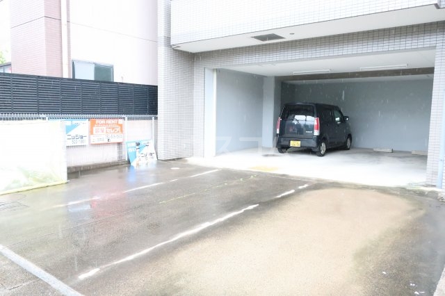 25/30 駐車場