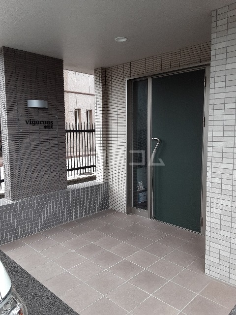 22/27 エントランス