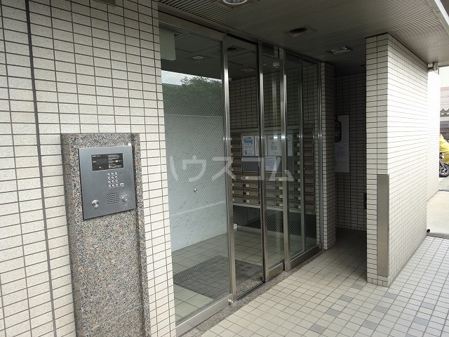 22/26 エントランス