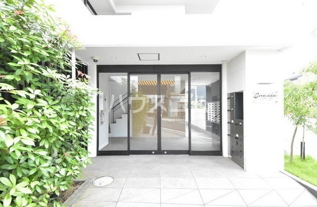 21/30 エントランス