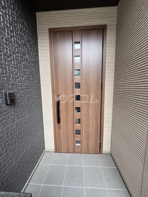 28/30 エントランス