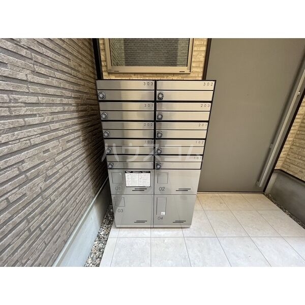 24/30 エントランス