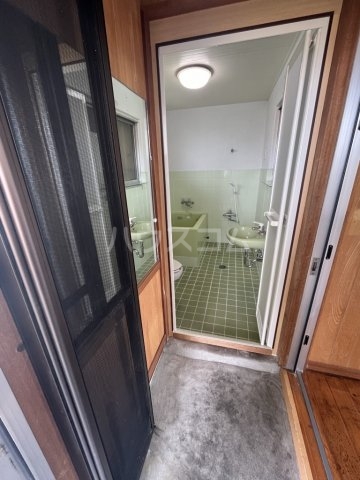 2/2 エントランス