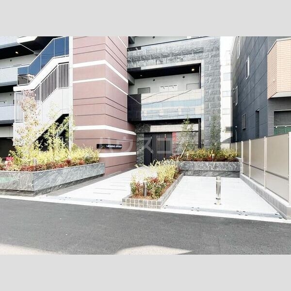 19/29 エントランス