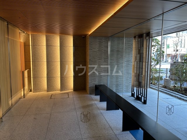 23/30 エントランス