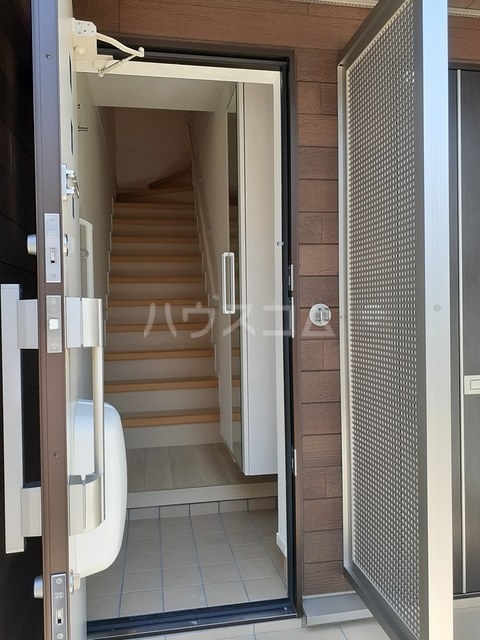 17/23 エントランス