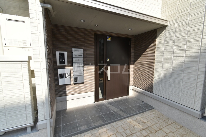 17/27 エントランス