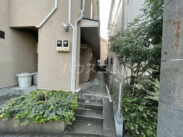 21/22 エントランス