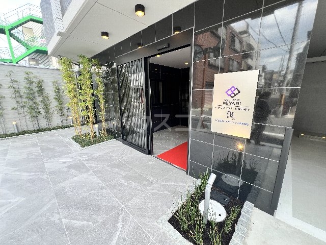 21/30 エントランス