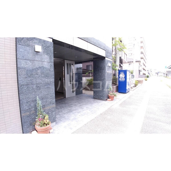 18/24 エントランス