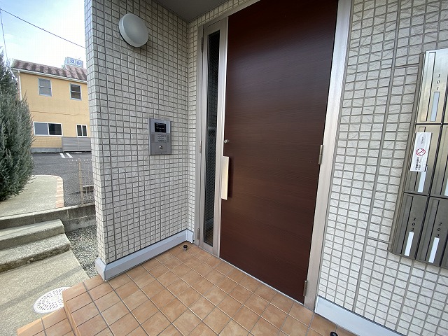 28/30 エントランス