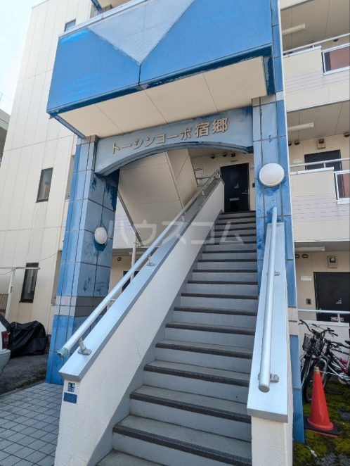 20/28 エントランス